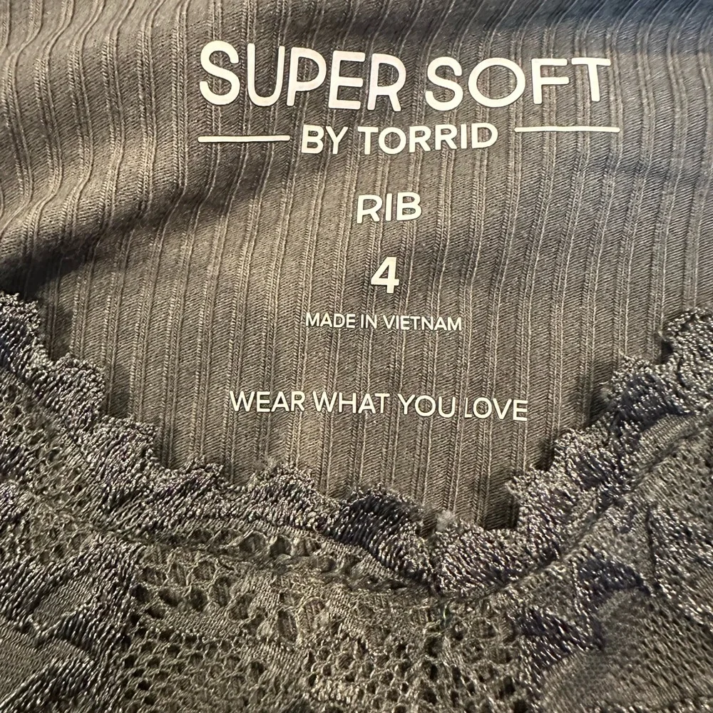 Super Soft Ribbed Sweetheart Top - Picture 5 of 6